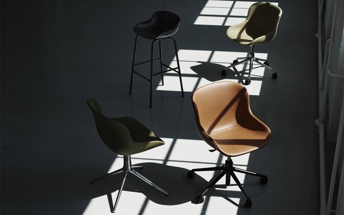 Normann Copenhagen Hyg Chair Swivel 4L Black Alu, Svart stol