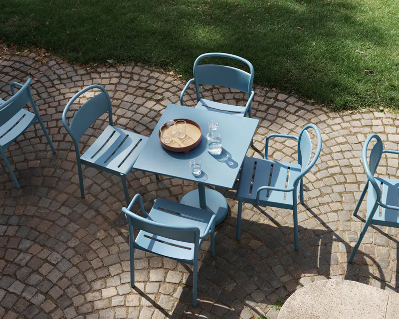 Muuto Linear Steel Cafe Table 70 x 70 x 73 Pale Blue Blå utebord