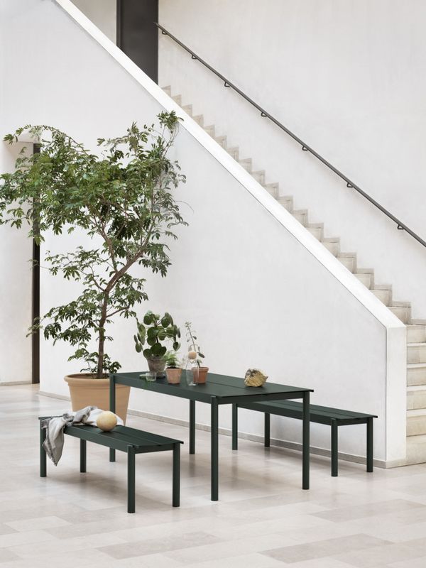 Muuto Linear Steel Table 220 cm Dark Green, Grønn Utebord