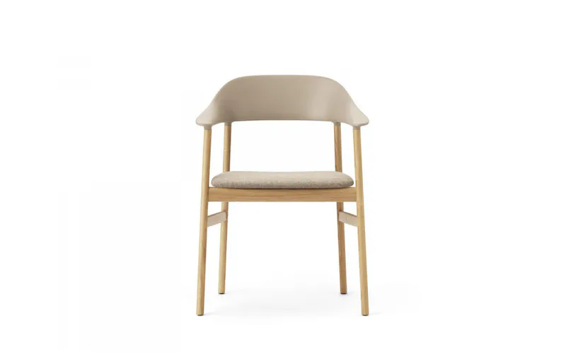 Normann Copenhagen Herit Armchair, Polstret Synergy Sand Oak
