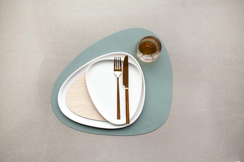 LindDNA Table Mat Curve L Nupo Pastel Green 37 x 44 cm Spisebrikke Bordbrikke Pastell Grønn
