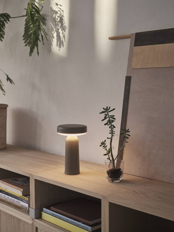  Muuto Ease Portable Lamp Taupe lampe utendørs
