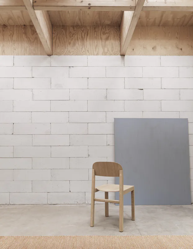Muuto Workshop Chair Oak, Spisestol i Lakkert eik