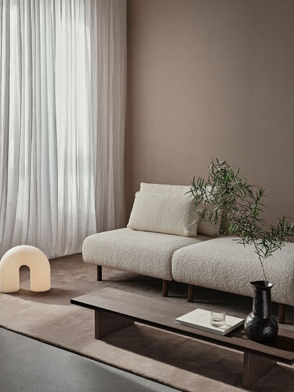 Ferm Living Kona Display Table - Dark Stained oak Brun Eik Stuebord salongbord