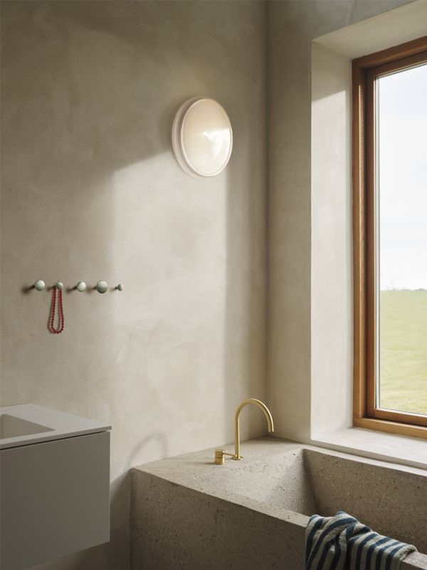 Muuto Looped Wall Ceiling Lamp, White IP44 Hvit Taklampe vegglampe