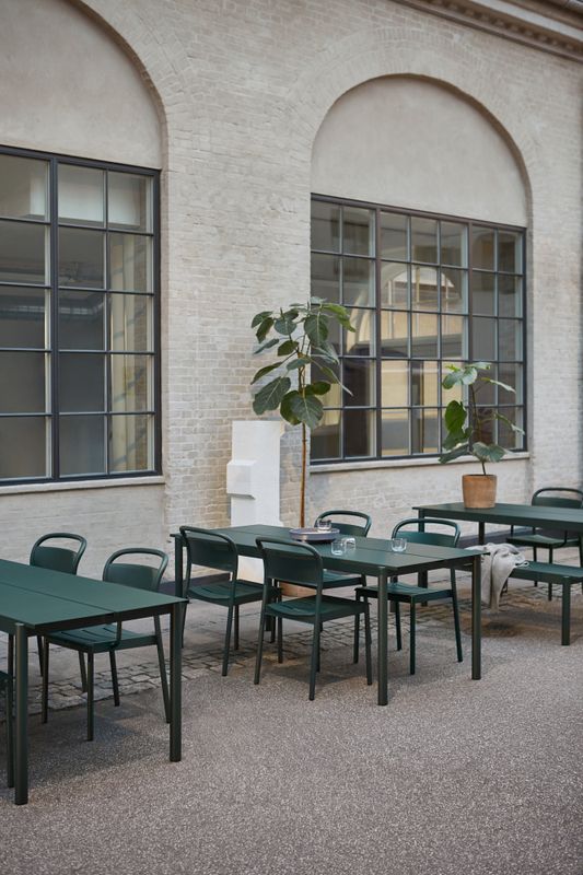Muuto Linear Steel Table 220 cm Dark Green, Grønn Utebord